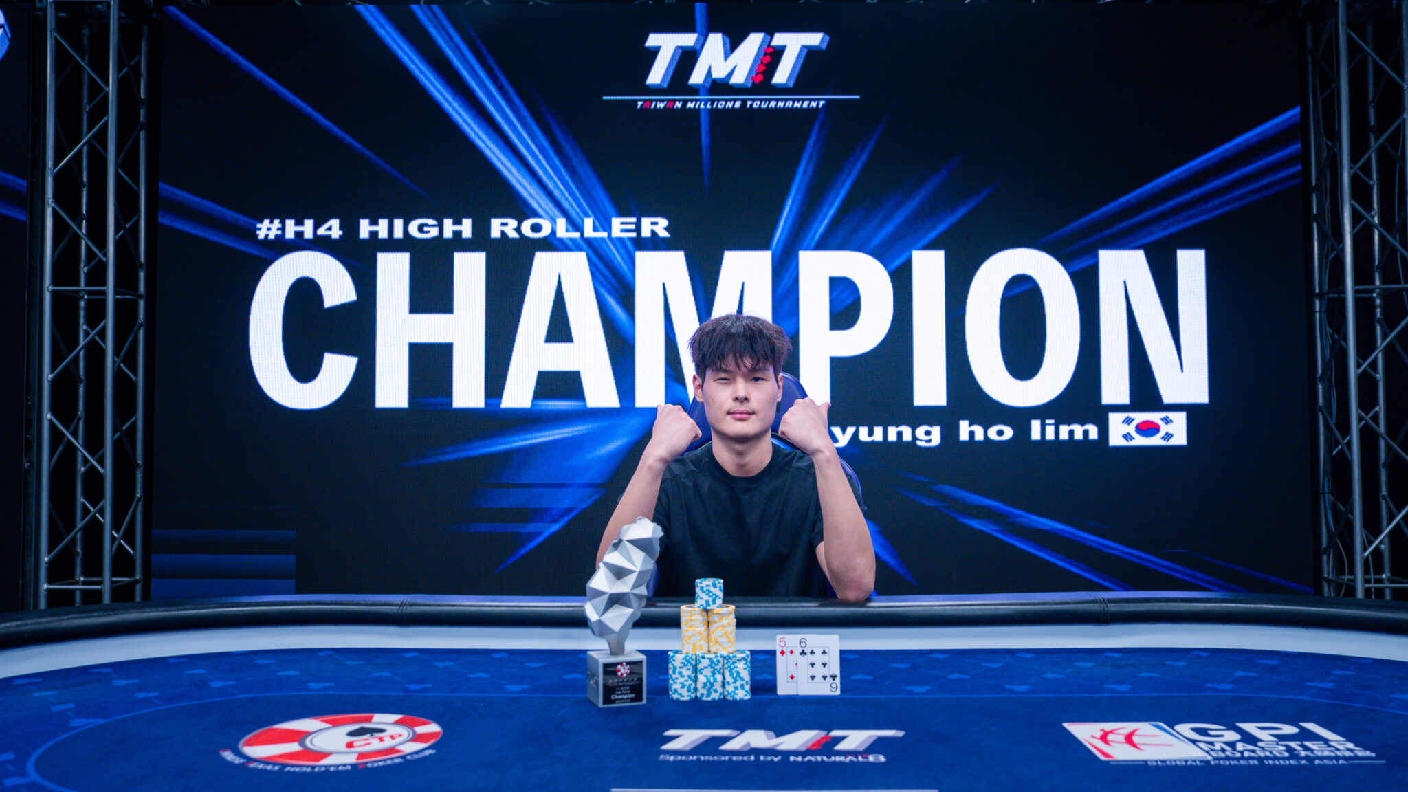 中英標題如下: Mini Main Dreamer Day1 Concludes, Mystery Bounty Takes the Spotlight 迷你主賽初賽圓滿落幕 神秘賞金即將登場